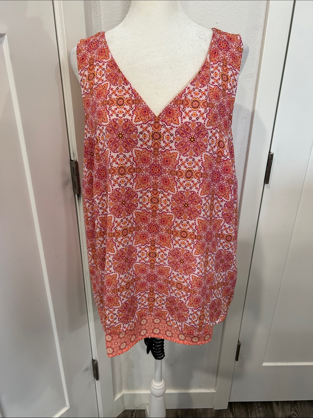 J.Jill Sleeveless V-Neck Floral Medallion Tunic in Coral Pink
